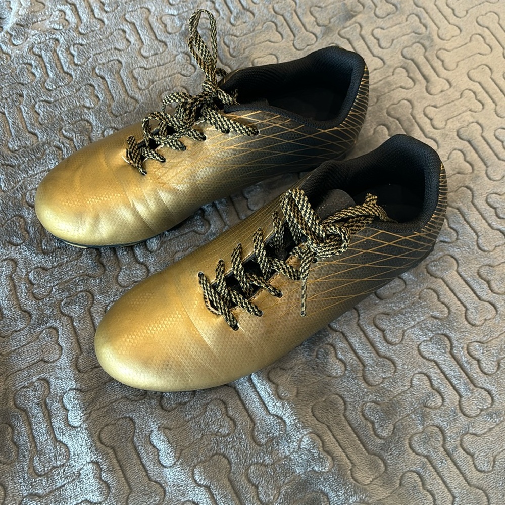 💙⚽️ Boys Soccer Cleats 💙⚽️